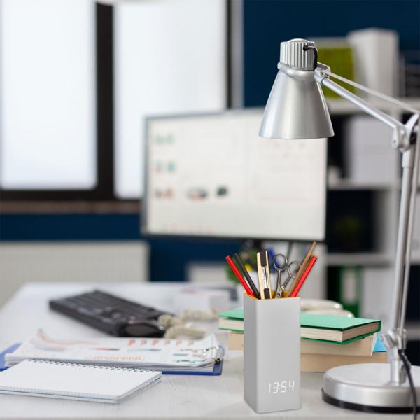 Multifunktionaler Digitalwecker, grau-gelb: Mit Stiftehalter & Temperaturanzeige, für Büro, Schlafzimmer & Schreibtisch