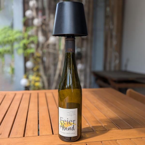 Akku-Flaschenlampe, schwarz, Ø18x11,5cm: Kabellose LED-Tischleuchte für stimmungsvolle Abende, Dimmbar, portabel & modern