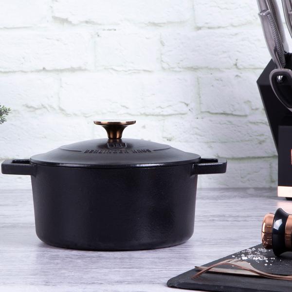 Hochwertiger Gusseisenbräter mit Deckel, 2,75 Liter, schwarz-roségold - Für perfektes Schmoren & Braten - Robust & langlebig kochen