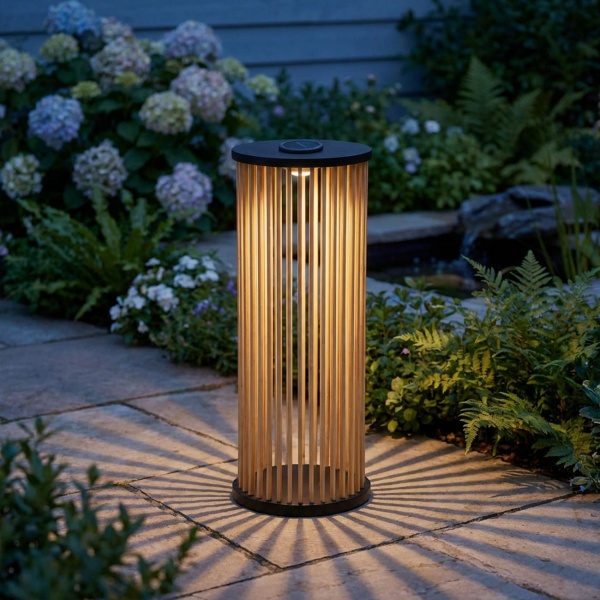 Stilvolle Solar-Laterne aus Bambus 60cm – Warmweisse LED Gartenleuchte, die perfekte wetterfeste Aussen-Deko für Ihre Terrasse & Garten