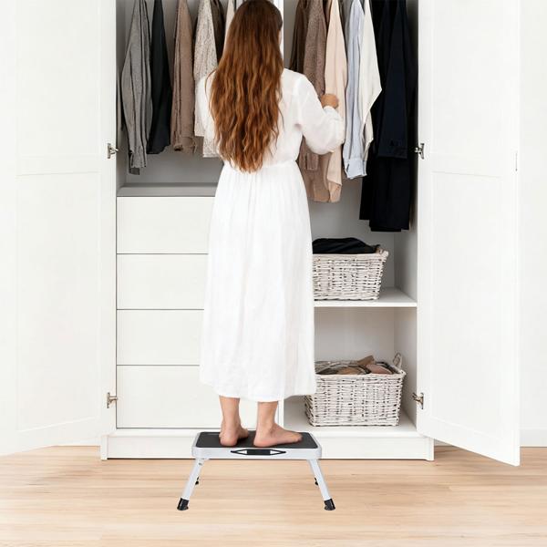 2er-Set Stabiler Tritthocker, 150 kg - Stahl, rutschfeste Küchenleiter mit Klappsicherungen, platzsparend für sicheres Arbeiten