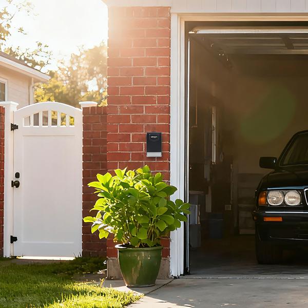 Schlüsseltresor mit beleuchtetem 4-stelligem Zahlencode - extra sicheres Schlüsselversteck für Wandmontage; Wetterfest durch Schutzhaube