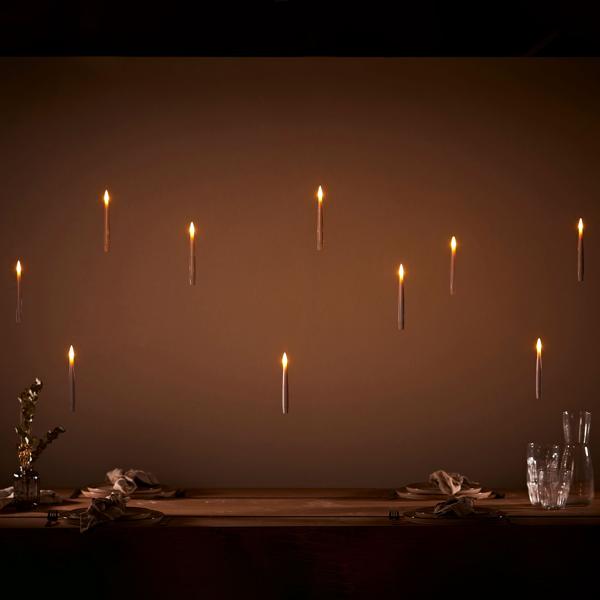 Schwebende LED Kerzen (10er Set) mit Zauberstab-Fernbedienung – Magische Hänge-Deko für Mottoparty, Halloween, Weihnachten – Warmweiss Flackernd