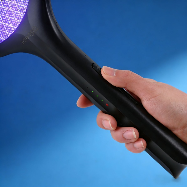 Elektrische Fliegenklatsche mit Akku & UV-Licht - Mückenfänger für optionalen stationären Betrieb, mit Schutzgitter & USB-C Anschluss