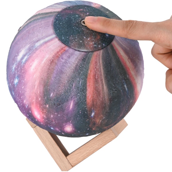 3D Galaxy Mond Lampe 15cm mit 16 Farben – Dimmbare LED Mondlampe inklusive Fernbedienung und Holzständer - Akku Nachtlicht & Deko