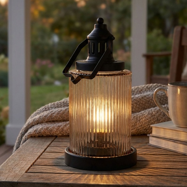 2er-Set Stilvolle LED Laterne Glas Amber 14,5x27,5 cm, Schwarz, Metall – Edle Retro Dekoleuchte mit Timer für gemütliches Balkon & Garten Deko