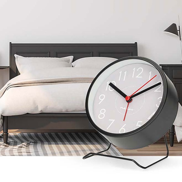 Lautloser Analoger Wecker in Schwarz – Kompakter Retro Tischwecker ohne Ticken, Modernes Design, Grau-Analog-Zifferblatt, Quartz Uhr