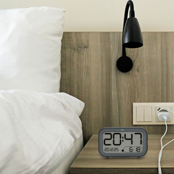 Digitalwecker mit LCD & LED Anzeige - Akku Tischuhr mit Lichtsensor & Snooze - USB aufladbar - Modernes Design für Schlafzimmer & Büro - 13,2cm