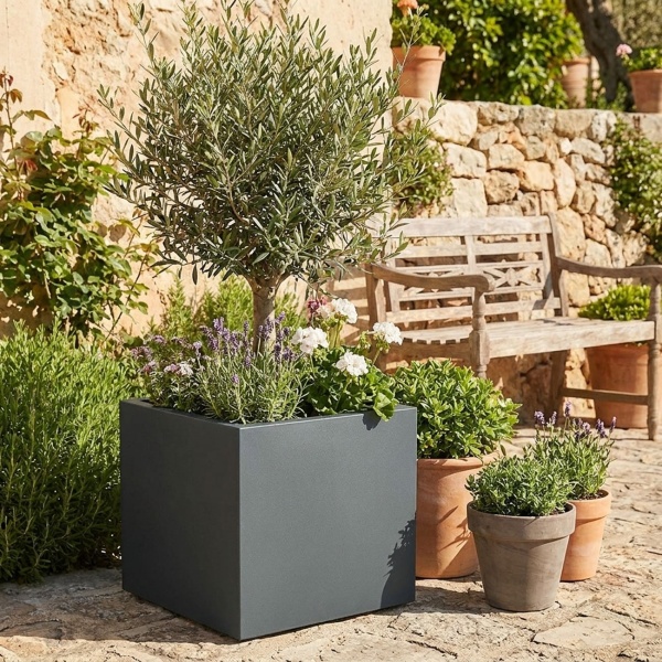 Blumentopf Quadratisch 47cm in Anthrazit, Pflanzkasten 51L aus Kunststoff für Innen & Aussen, Frostsicher & UV-Beständig, Leichtgewicht
