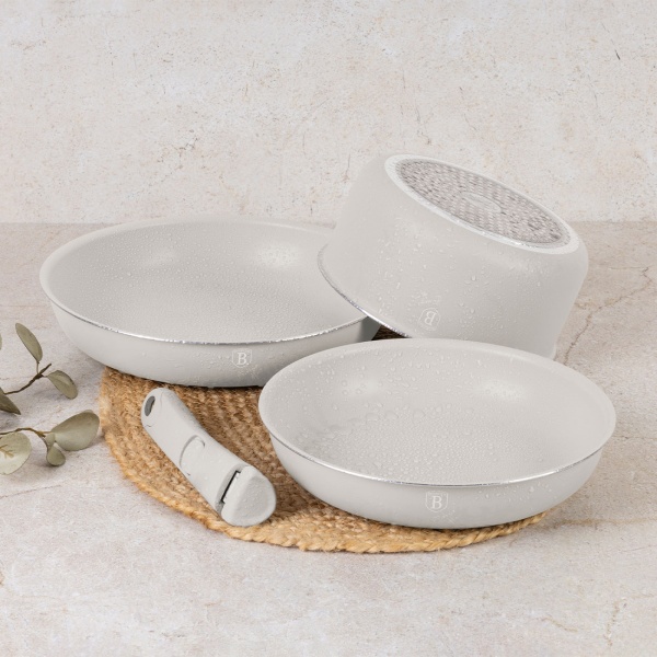 9-teiliges Kochgeschirr Set, stapelbar mit abnehmbarem Griff: antihaftbeschichtet, induktionsgeeignet, edles mattes Design in Creme, robust