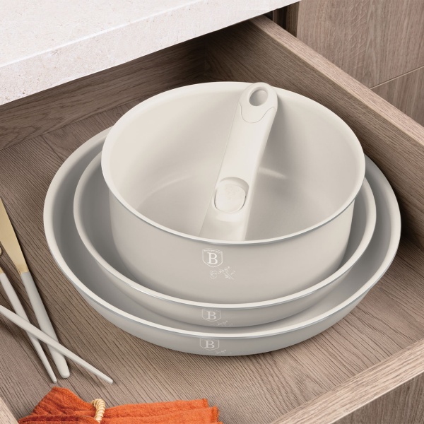 9-teiliges Kochgeschirr Set, stapelbar mit abnehmbarem Griff: antihaftbeschichtet, induktionsgeeignet, edles mattes Design in Creme, robust
