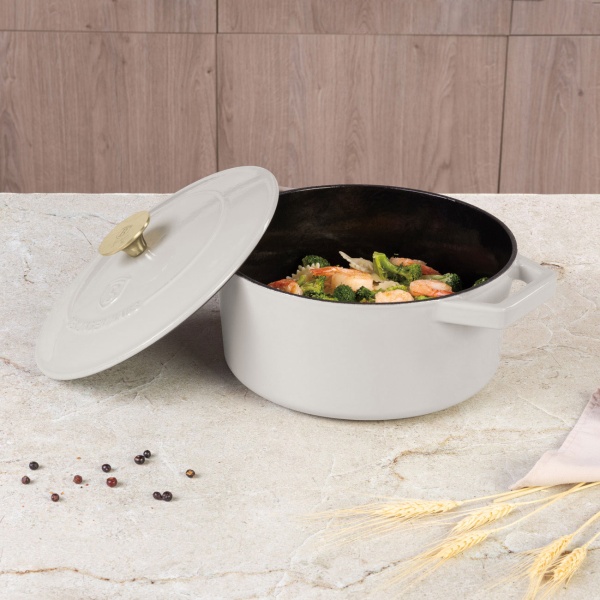Gusseisen Schmortopf Ø24 cm 4,35L, Creme: Edle Kasserolle, induktionsgeeignet & ofenfest - Bräter zum Schmoren, Backen & Servieren