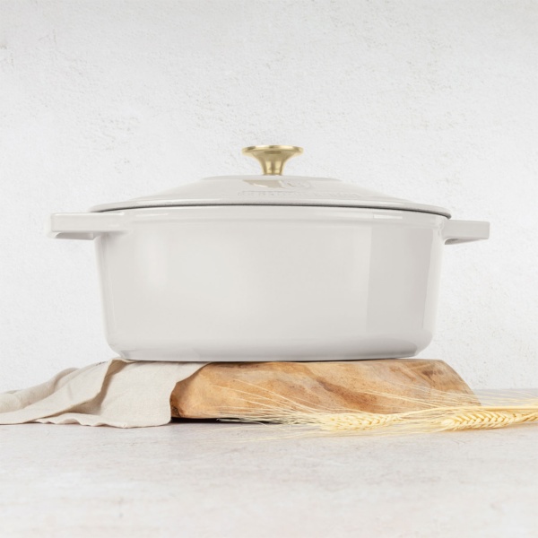 Ovaler Bräter Ø30cm Gusseisen Schmortopf, induktionsgeeignet: Eleganter Brattopf & Kasserolle zum Schmoren, Braten & Backen, Creme