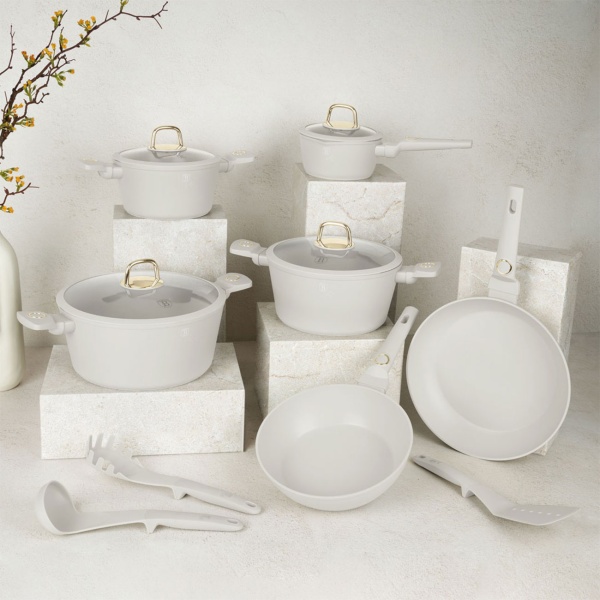 Hochwertiges Design Kochset m. TitanPro-Antihaftbeschichtung inkl. Kochbesteck, Untersetzer, Glasdeckel, Soft Touch Griffe, 15-teilig, Sahara/Beige