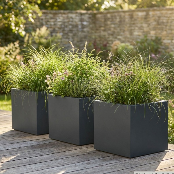 3er-Set Blumentopf Quadratisch 47cm in Anthrazit, Pflanzkasten 51L aus Kunststoff für Innen & Aussen, Frostsicher & UV-Beständig, Leichtgewicht