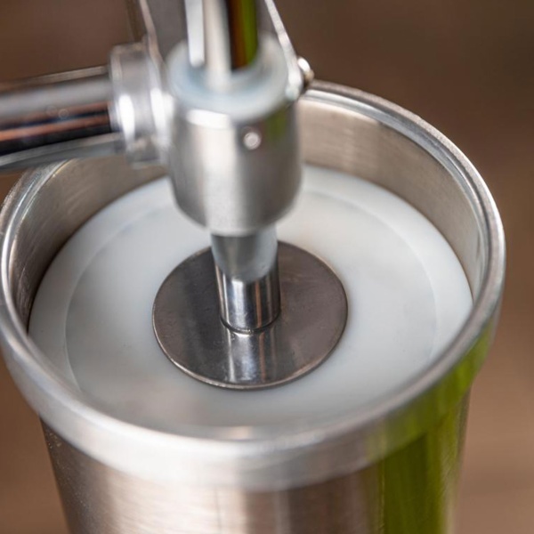 Manueller Wurstbereiter 3kg Edelstahl mit 4 Füllröhren Ø15, 19, 22, 25 mm - Wurstfüllmaschine mit Handkurbel, Saugnapf & Klemmhalterung