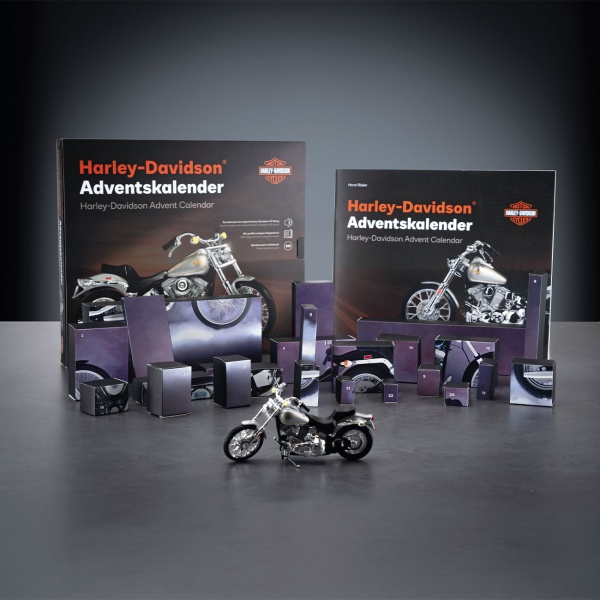 Harley-Davidson Adventskalender 2024 – FXST Softail Modellbausatz 1:18 mit V2 Soundmodul, Begleitbuch & Zubehör – Geschenk für Motorrad Fans