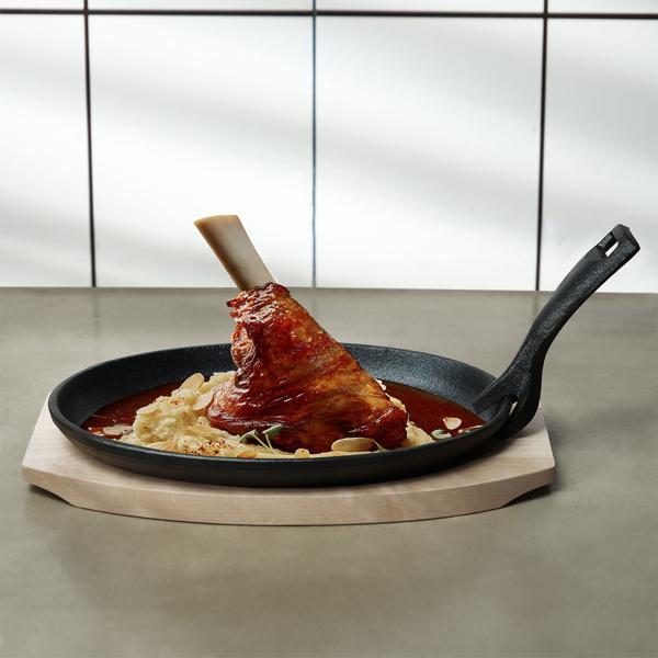 4er-Set Massive Profi Servierpfanne aus Gusseisen mit Holz-Untersetzer, 24 x 14 x 2,2 cm, Abnehmbarer Griff bis 230 °C hitzebeständig 