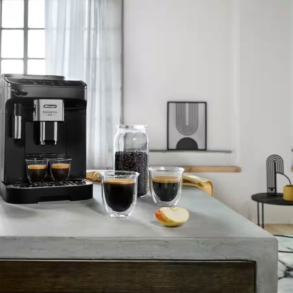DeLonghi Magnifica Evo Kaffeevollautomat in Schwarz – Leistungsstarke Kaffeemaschine mit Kegelmahlwerk & Milchaufschäumer für Zuhause