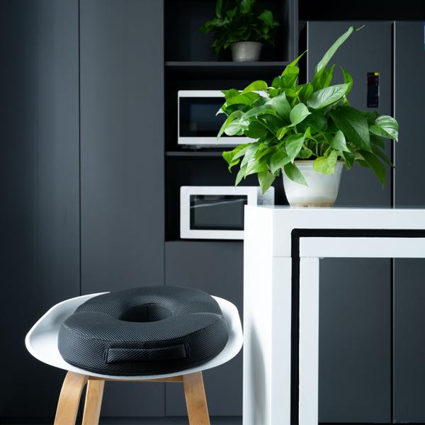 Ergonomischer Gel Sitzring aus Memory-Gel-Schaum, Komfort Sitzpolster entlastet Becken, Rücken und Steissbein, für Stuhl, Bürostuhl oder auch im Auto