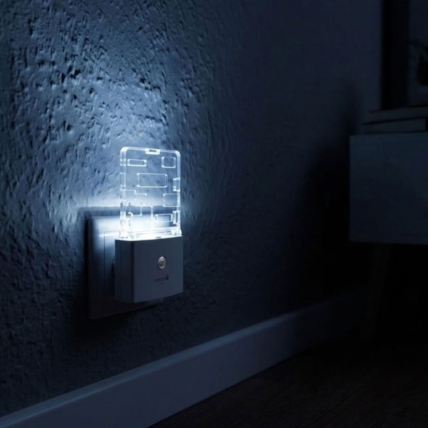 LED-Nachtlicht Moonlight mit Dämmerungssensor, 2,5 Lumen, 0,5 W, Orientierungslicht, dekorative Leuchtscheibe