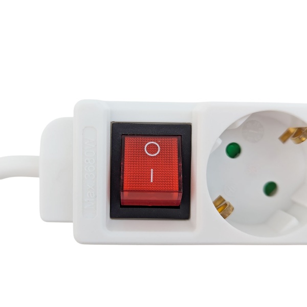 Tischsteckdosenleiste 6-fach mit 2 USB-Ladebuchsen USB-C und USB-A, 45° gedrehte Schuko-Steckdosen, beleuchteter 2-poliger Schalter