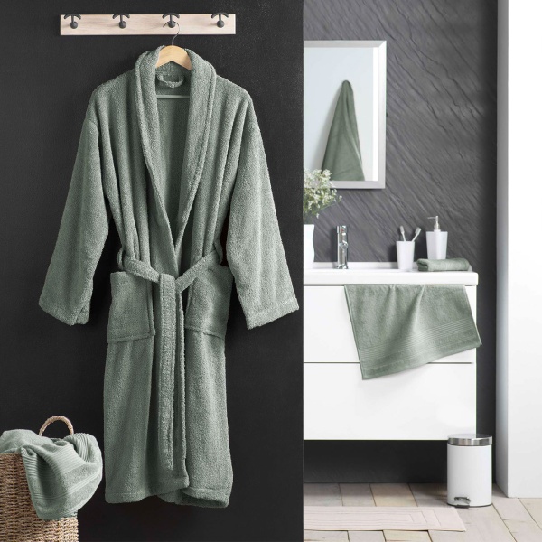 Bequemer Bademantel in Zederngrün aus 100% Baumwolle und Frottier mit Schalkragen in Einheitsgrösse - als Morgenmantel für Sauna und Wellness