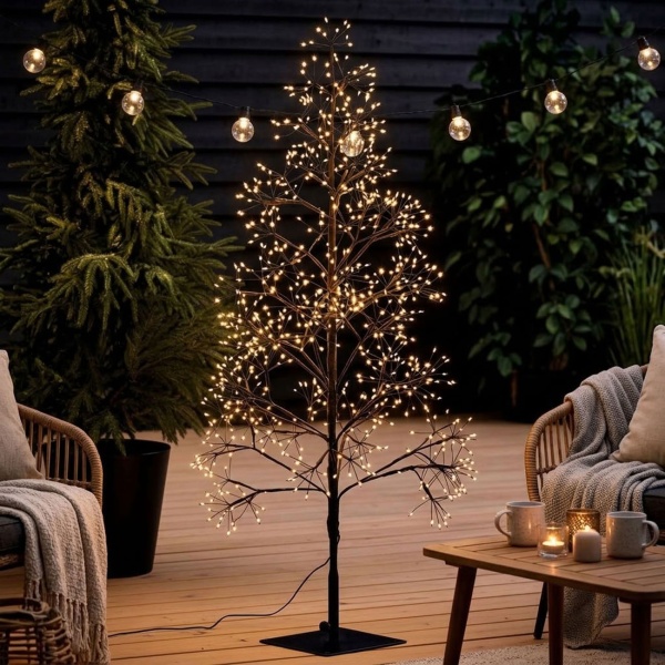 Deko Lichterbaum 120 cm mit 850 LEDs: funkelnder Weihnachtsbaum in Goldwarmweiss mit Timer & IP44 für Garten, Balkon & Innenbereich