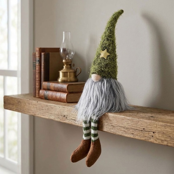 Wichtel Kantenhocker Weihnachten 28 cm, grüne Sternmütze & Flauschbart, Stoff Wichtel grün-weiss geringelt, Regal & Fensterbank Deko