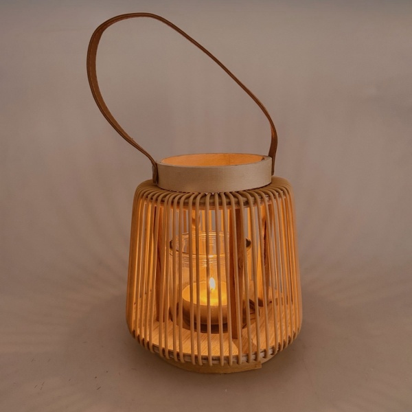 Laterne mit Kunstledergriff, Ø 16,5 x H 17 cm, Windlicht mit Glaseinsatz, Stäbe in Rattan-Optik, heller Holz-Look, Deko für Teelicht & LED-Kerze
