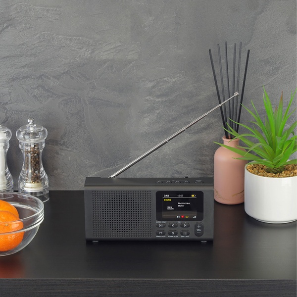 DAB+ Radio tragbar mit Bluetooth und Weckfunktion, Digitalradio DAB+ und UKW, Farbdisplay, 2 Weckzeiten, Netz- oder Batteriebetrieb, schwarz