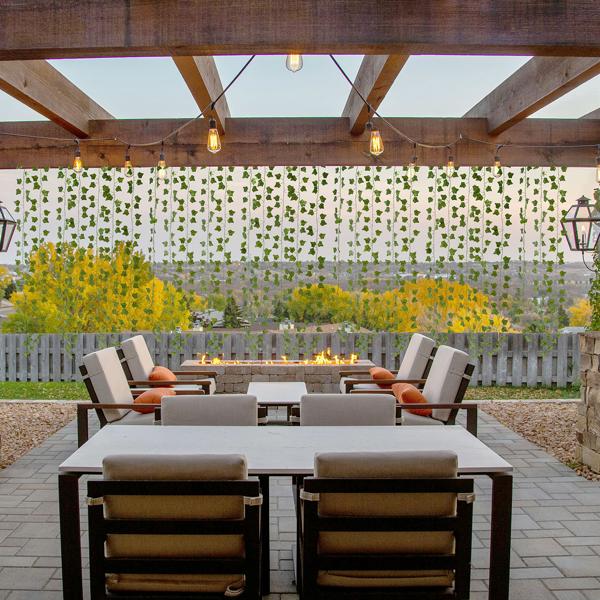 Efeu Deko Girlanden, 24er-Set, Kunstoff und Textilfasern, täuschend echt, jeweils 2,2 m Länge und 81 Blätter zur stilvollen Wanddekoration