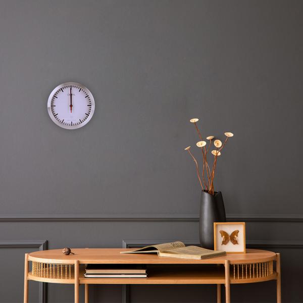 Funk-Wanduhr Ø 25cm aus Aluminium & Glas – Geräuscharme, automatische Wanduhr mit DCF-Empfang für Wohnzimmer & Büro