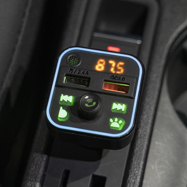 FM Transmitter mit Bluetooth 5, USB-A Ladeports und Freisprechfunktion, Drahtloser Auto Radio Adapter m. Media Player für den Zigarettenanzünderanschluss