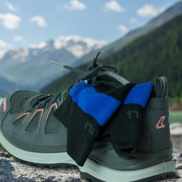 Laufsocken Unisex 36-40 blau/schwarz - Gepolsterte Funktionszonen & Fusspolster gegen Blasen - Ergonomische Passform - Atmungsaktiv - Für Sport & Alltag