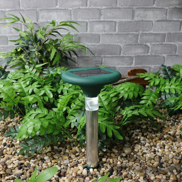 3er-Set Wirksamer Solar Maulwurfvertreiber, 400 Hz - Schutz für 800 m² Fläche PLUS eine stilvolle, automatische Wegleuchte