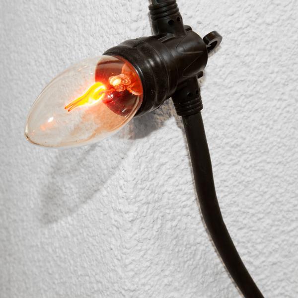 Stimmungsvolle Lichterkette mit 10 Flammen-Glühbirnen, 5,1m – IP44, täuschend echter Flammeneffekt für Outdoor & Indoor 