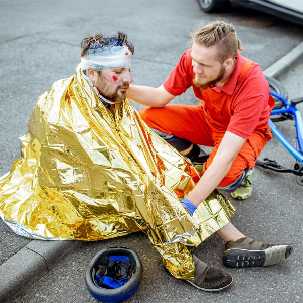 10er Set Zuverlässige Rettungsdecke, 210 x 160 cm, gold - silber, Notfalldecke - Wärmefolie auch für Survival Abenteuer und Wandern, ein Produkt der NASA