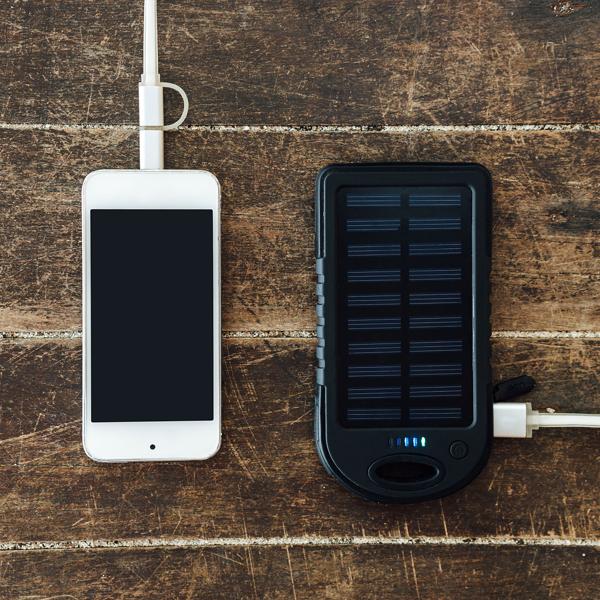 Solar Powerbank inkl. Taschenlampe, 4.000 mAh, 2x USB-A Anschlüsse, 10 Watt, Solarpanel, Ladestandanzeige, zum Laden von iPhone, Samsung, Android