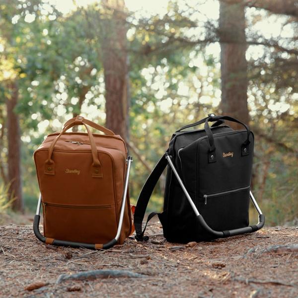 Robuster Rucksack mit integrierter Sitzgelegenheit (40x28x14 cm) – Wasserfest, schwarz, nur 1kg – Komfortabler Sitzrucksack für unterwegs