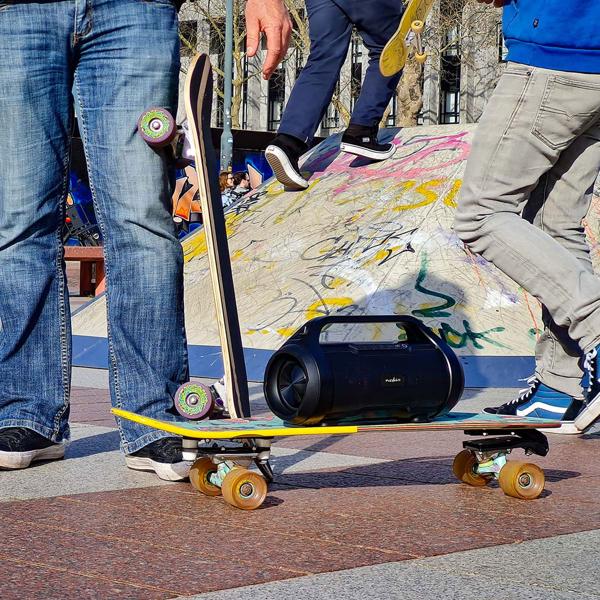 Tragbarer 120W Bluetooth Lautsprecher mit Sprachsteuerung, IPX5, USB/AUX, microSD, TWS. Wasserdichter Partylautsprecher, kraftvoller Sound, robust