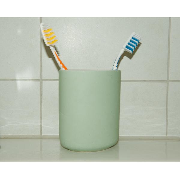 Zahnbürsten 12er-Set - 3 verschiedene Farben für optimale Mundhygiene & gesunde Zähne - Hochwertiger Vorratspack für Familie & Reisen - Hygienisch