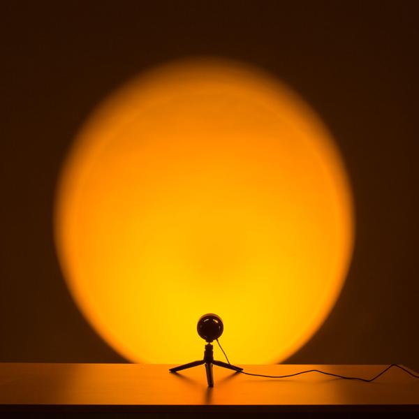 Sonnenuntergang Lampe 7W LED Stimmungslicht Sunset - Romantische Atmosphäre Schlafzimmer Wohnzimmer - Farbverlauf Orange Rot Blau Lila - Höhe 29 cm