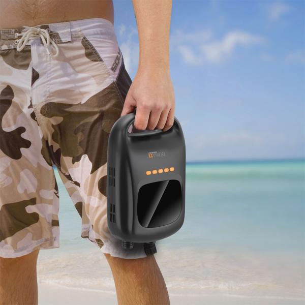 Akku-SUP-Luftpumpe (120W) mit Powerbank – Kabellose Pumpe mit 20 PSI, 7500 mAh Akku & Digitalanzeige, inkl. 6 Aufsätze