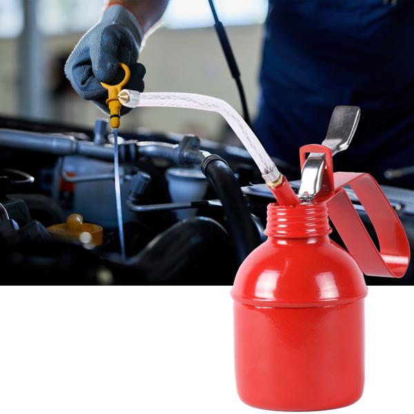 Ölspritzkanne - flexible Tülle & Pumpfunktion - 300 ml Volumen - robuste Metallkanne für Fahrzeuge, Motoren & Maschinen - rot - präzises Schmieren