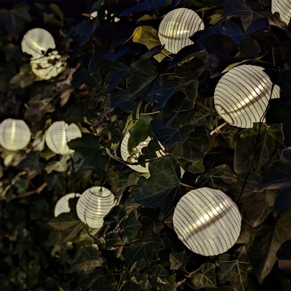 LED Lampion Lichterkette, Solar, warmweiss, 20 weisse Lampions, 3,8m, IP44, effektvolle Solarlichterkette für Balkon, Terrasse, Garten, Bäume u.v.m