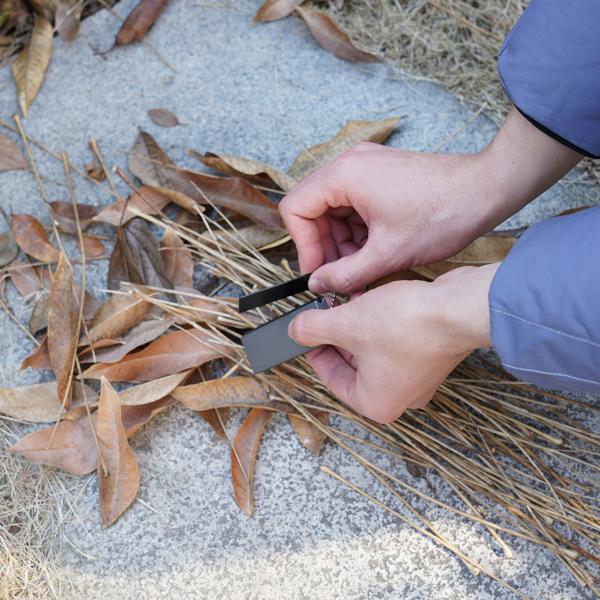 Magnesium Feueranzünder mit Schaber und integriertem Feuerstahl, Survival Feuerstarter für Lagerfeuer, Holzöfen, Camping und Outdoor Abenteuer