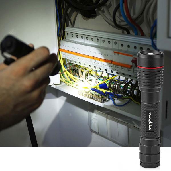 LED-Taschenlampe - robustes Vollmetallgehäuse IPX7 wasserdicht - 200m Leuchtweite 1000 Lumen - 10W Li-Ionen-Akku USB-C wiederaufladbar