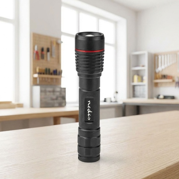 LED-Taschenlampe - robustes Vollmetallgehäuse IPX7 wasserdicht - 200m Leuchtweite 1000 Lumen - 10W Li-Ionen-Akku USB-C wiederaufladbar