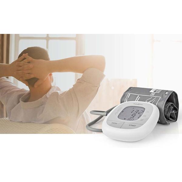 Blutdruckmessgerät mit Farbanzeige - Grosse LCD-Anzeige, 2x60 Speicher, Herzrhythmusstörungserkennung - Oberarmmanschette 22-42 cm für präzise Messung